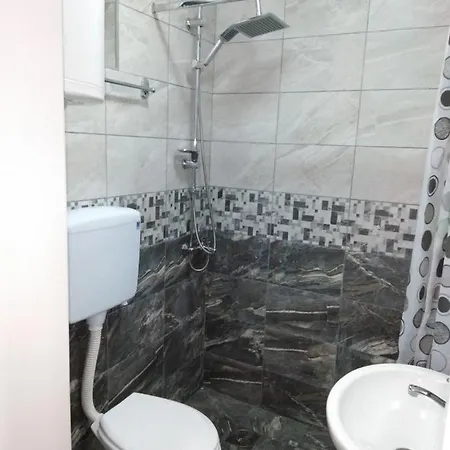 아파트 Maric In *